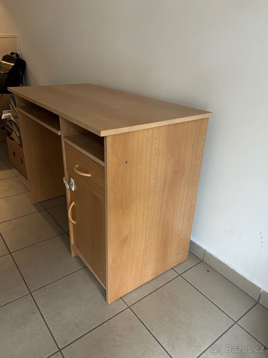 Kancelářský stůl - 3