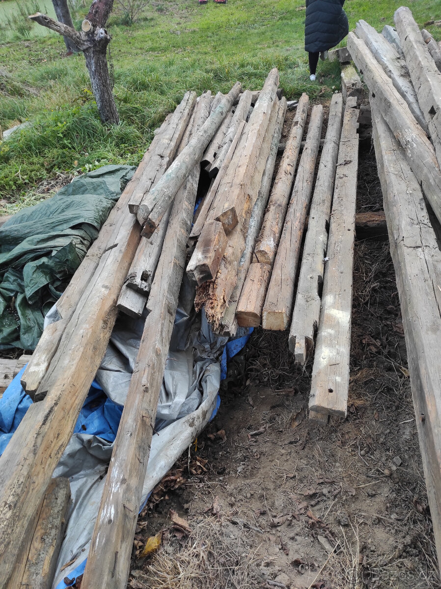 ručně tesané trámy ze střechy - 3