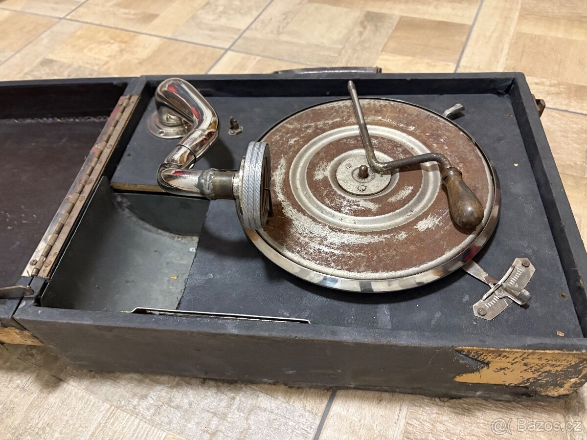 Kufříkový gramofon na kliku - 3