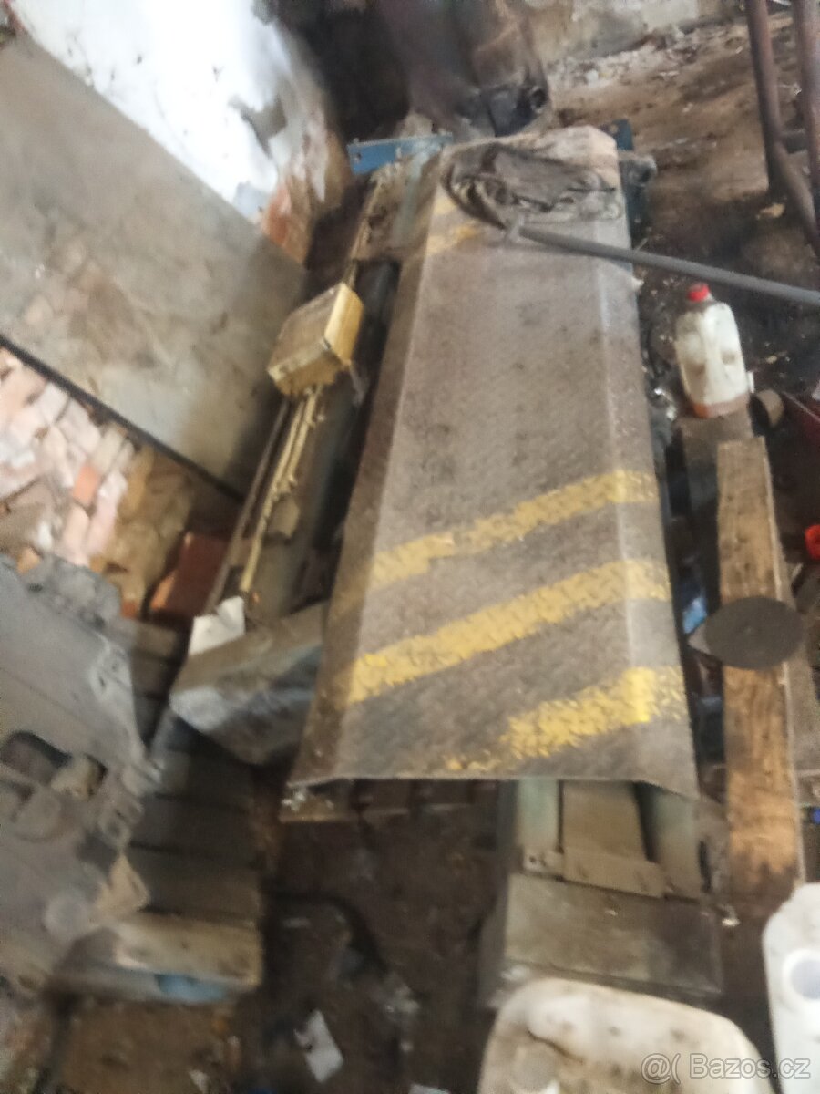 Dvousloupový zvedák 2500 kg - 3