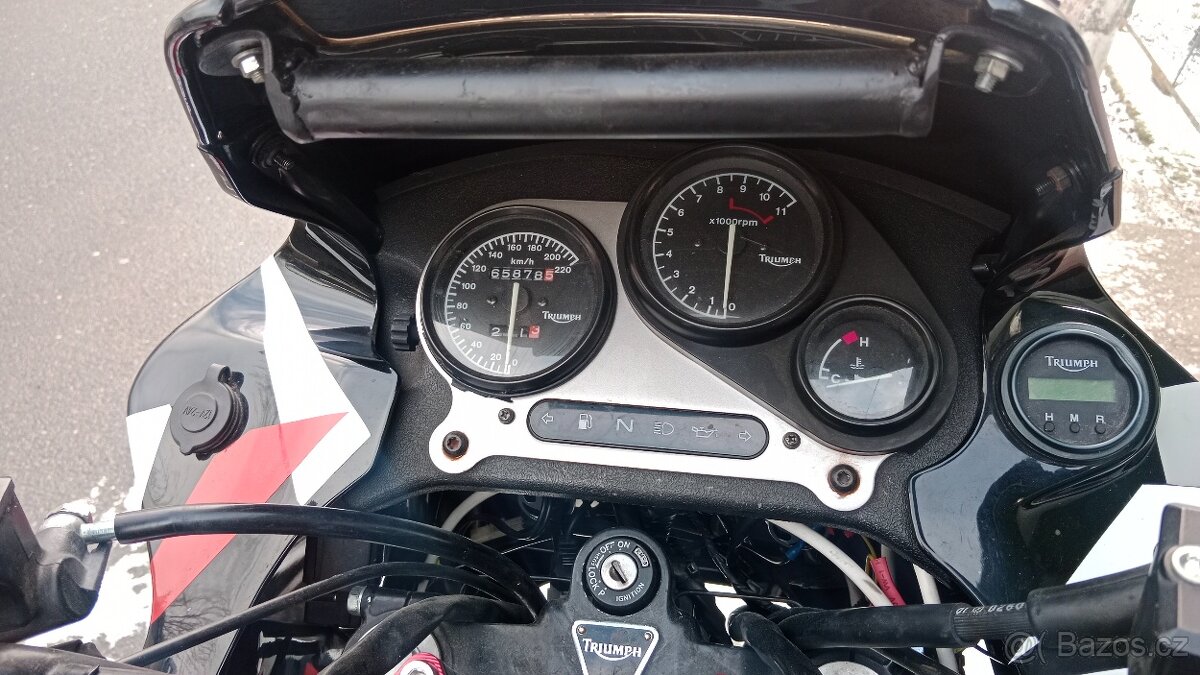 Triumph Tiger 900