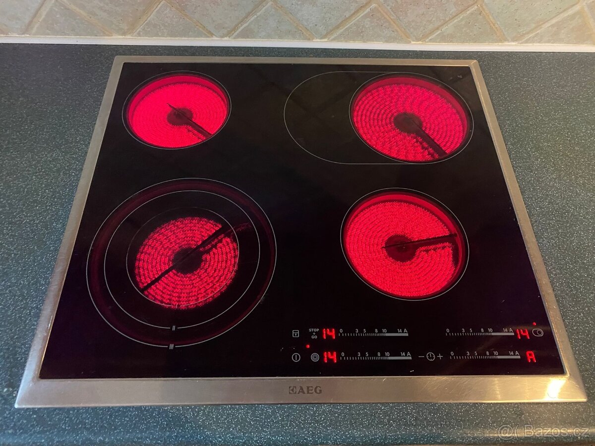 Moderní kuchyňská linka se spotřebiči - 3