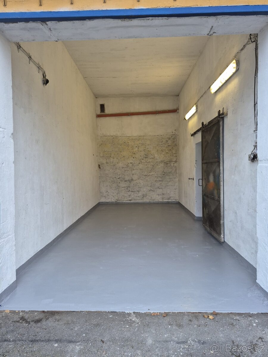 Sklad/garáž v Říční ulici v Lounech - 3