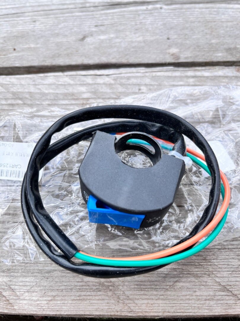 Vypínač na řiditka moto - univerzální - 3