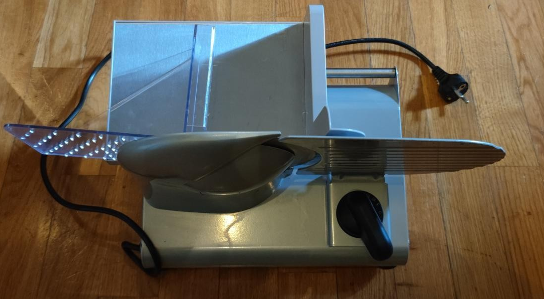 ELEKTRICKÝ KRÁJEČ POTRAVIN GORENJE - 3