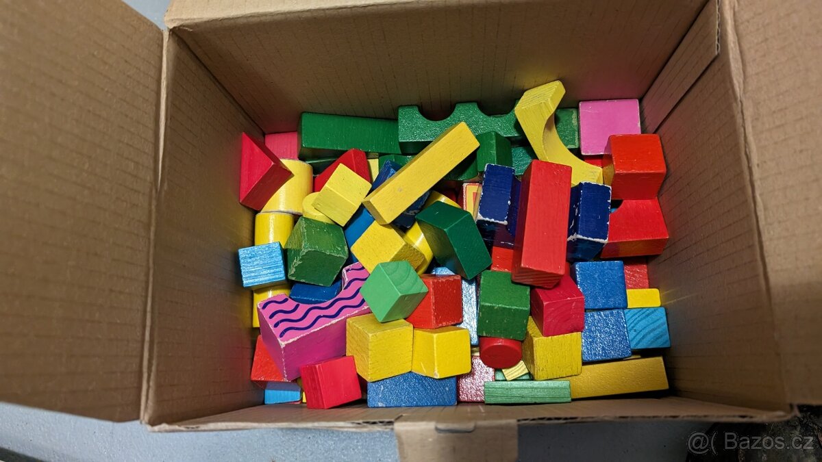 Směs hraček pro malé dítě - 3