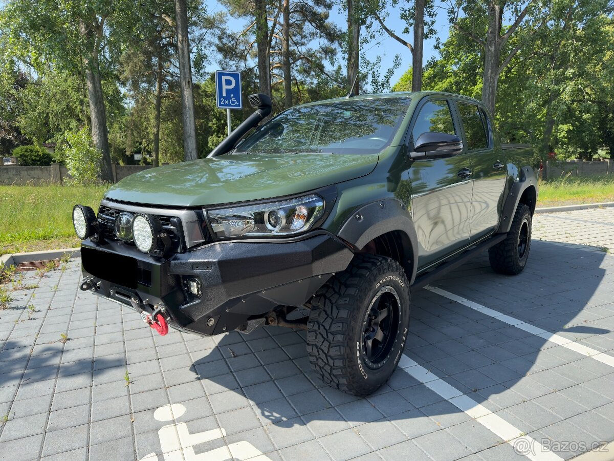 Toyota Hilux Double Cab - PLNÁ VÝBAVA