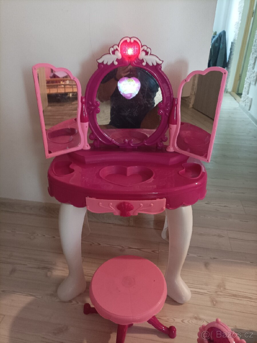 Děti prodávají různé veci ceny v popisu - 3