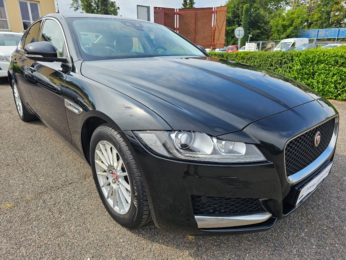 JAGUAR XF 2019 2.0 25D 177kW,SENZORY,VÝHŘEVY,KŮŽE,NAVI - 3
