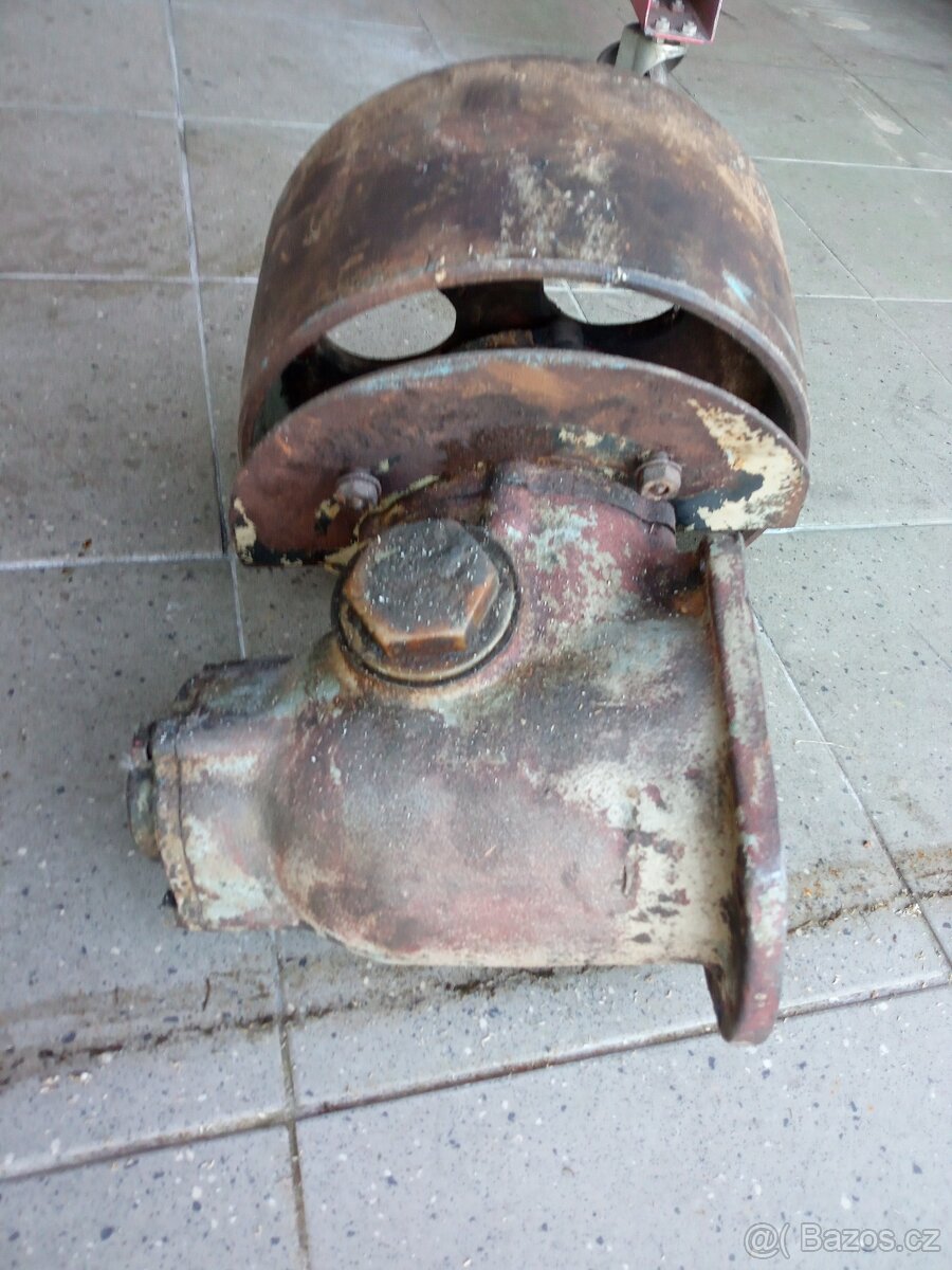 Zetor 25 uhlová převodovka - 3