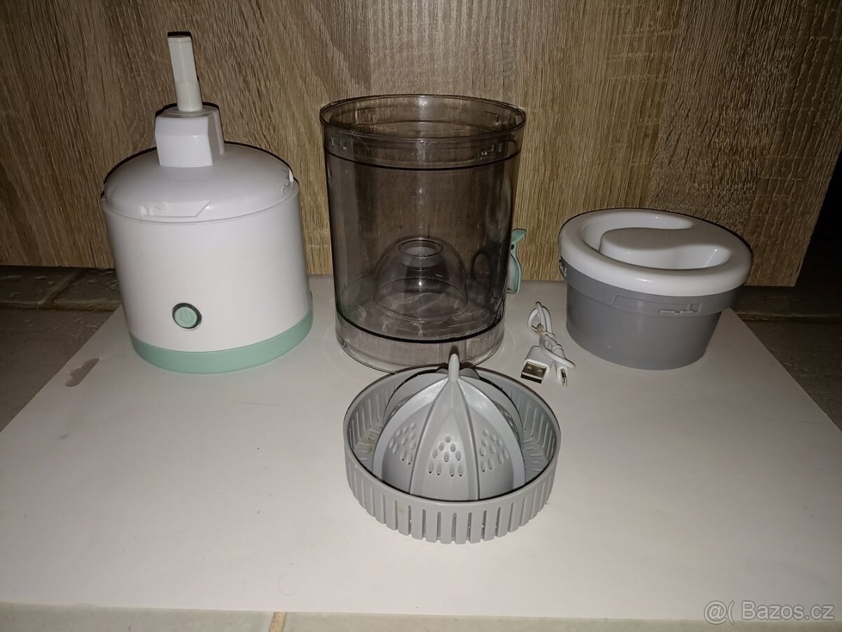 Odšťavňovač citrusů - přenosný mini - 3