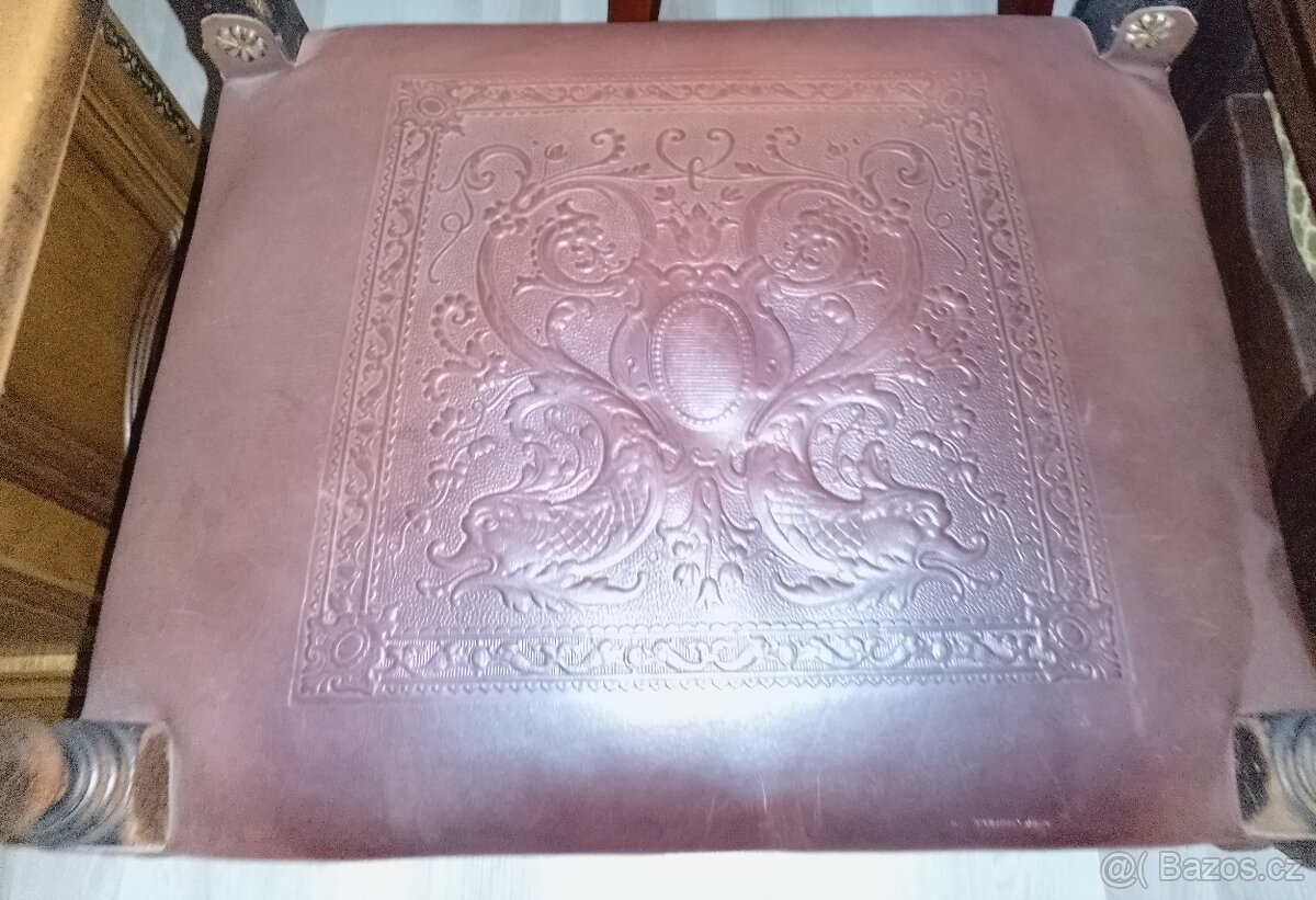 Starožitné mohutné vyřezávané kožené křeslo - 3