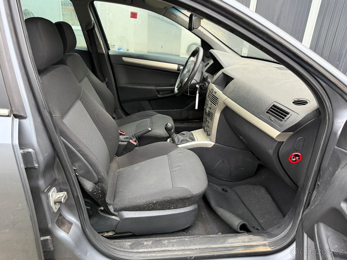 Opel Astra 2007 – na náhradní díly - 3