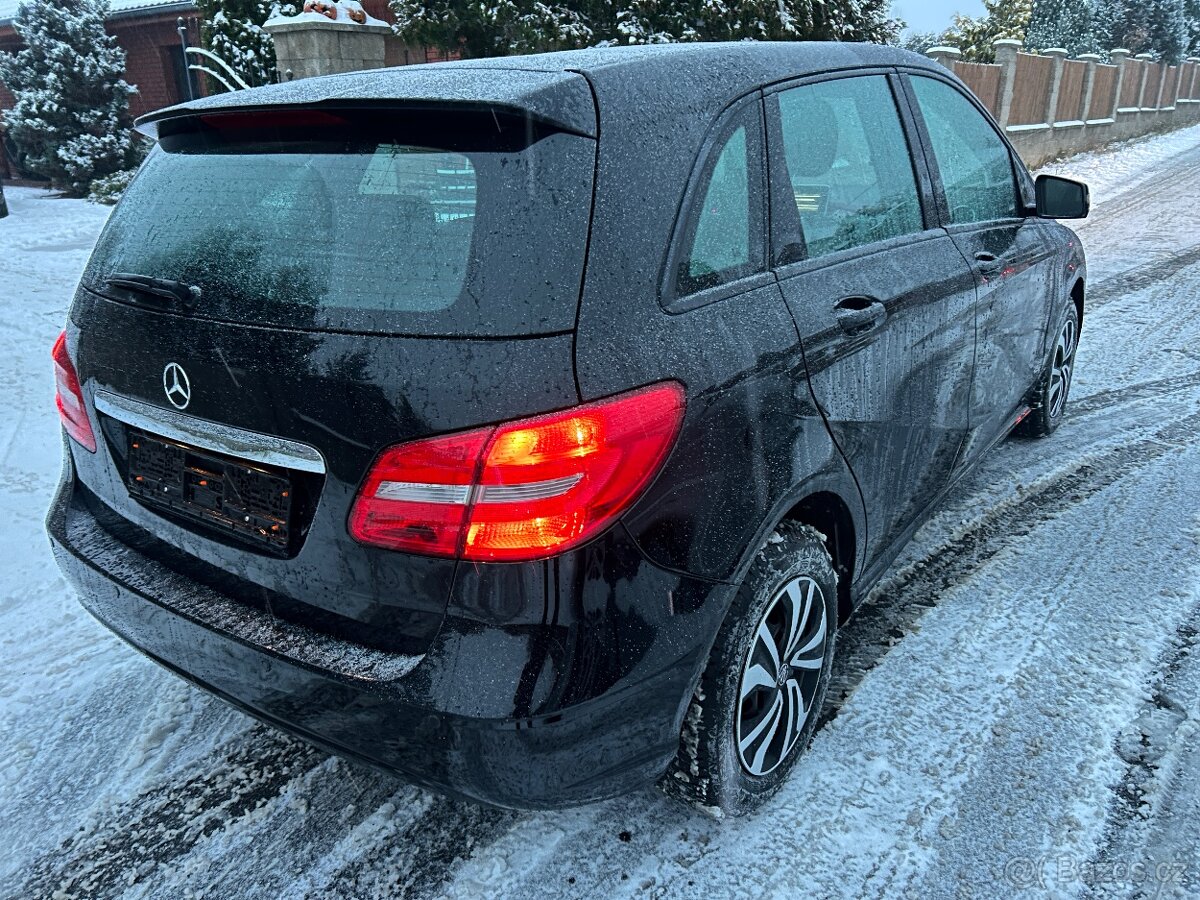 Mercedes-Benz B180 i, 1.6i 90kW, naj.61tis.km,automaticka p - 3