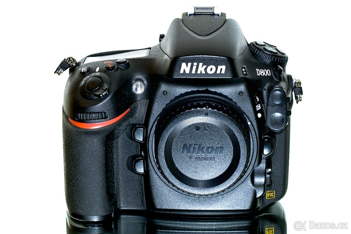 Nikon D800 nafoceno 15 tis expozic, komplet balení - 3