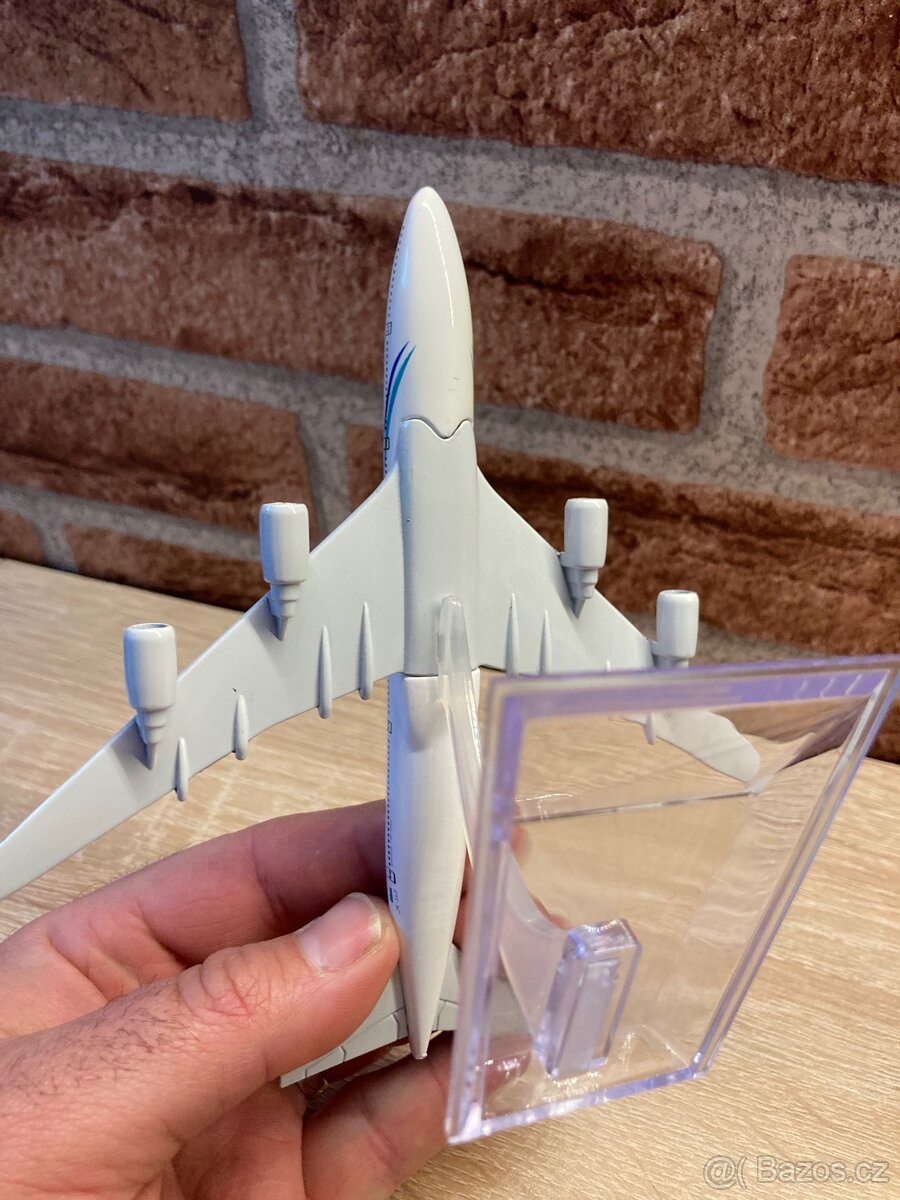 MODEL LETADLA BOEING 747 - 400 - 3