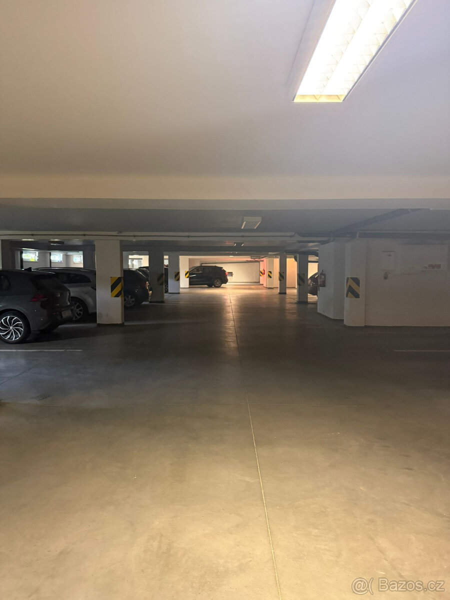 Pronajem garazoveho stani Praha 8 - 3