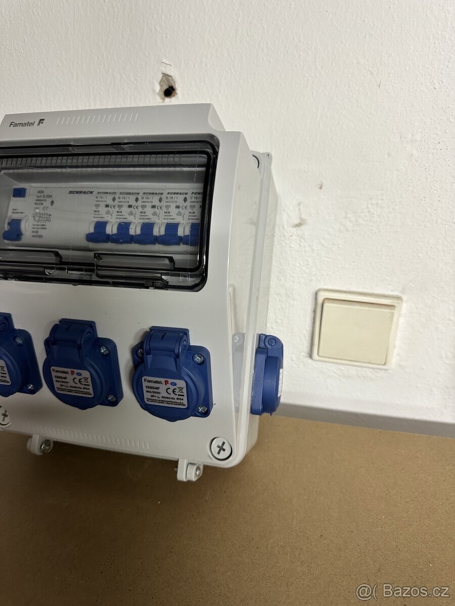 Zásuvková skříň FAMATEL 5x230V - 3
