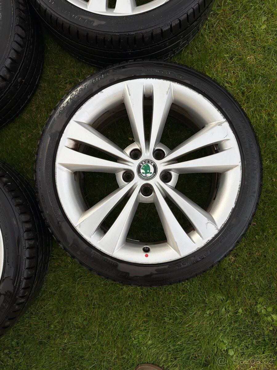 Orig ALU kola Škoda RS 5x112 R18 Neptune + 225/40 R18 - 3