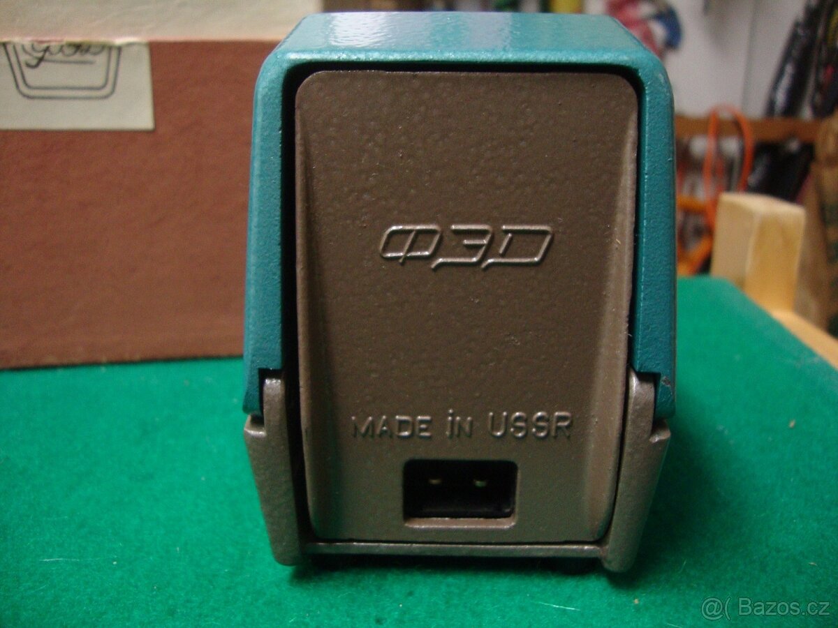 Retro diaprojektor ETJUD MADE IN USSR pěkný stav v krabičce - 3