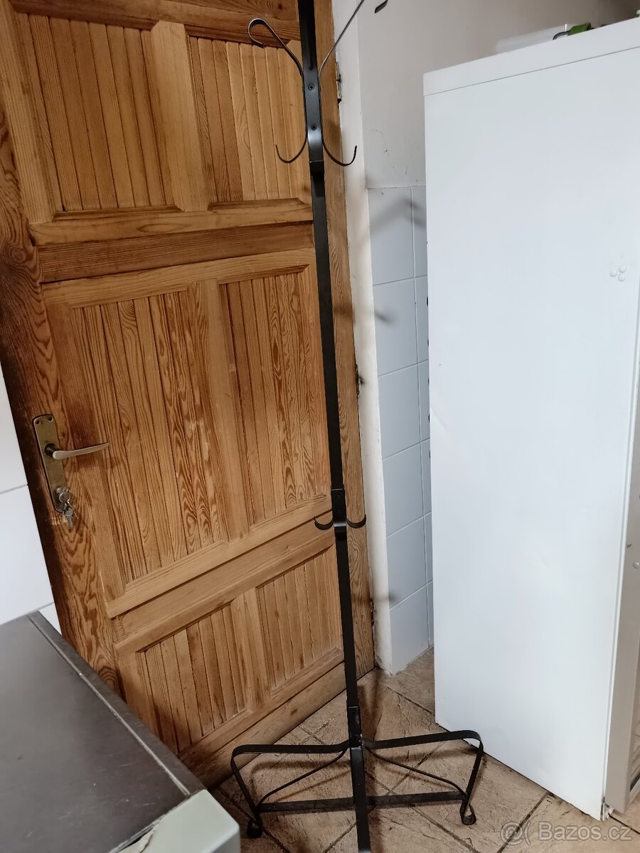 Věšák kovový - 3