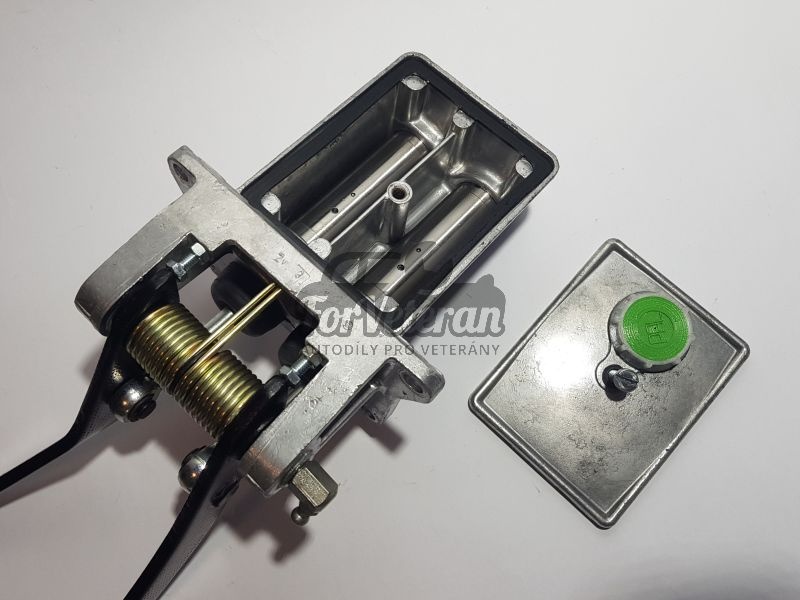 Hlavní brzdový/spojkový válec "komplet" pedálovka ŠKODA 10 - 3