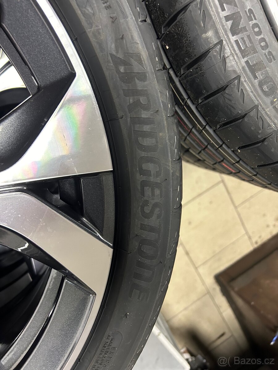 Škoda Octavia IV RS originální ALU Elias 19” 225/40 R19 - 3