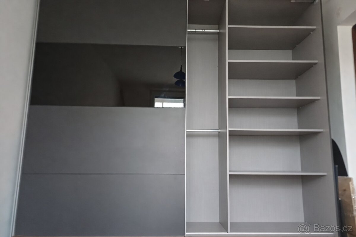 Prostorná, elegantní skříň - 3
