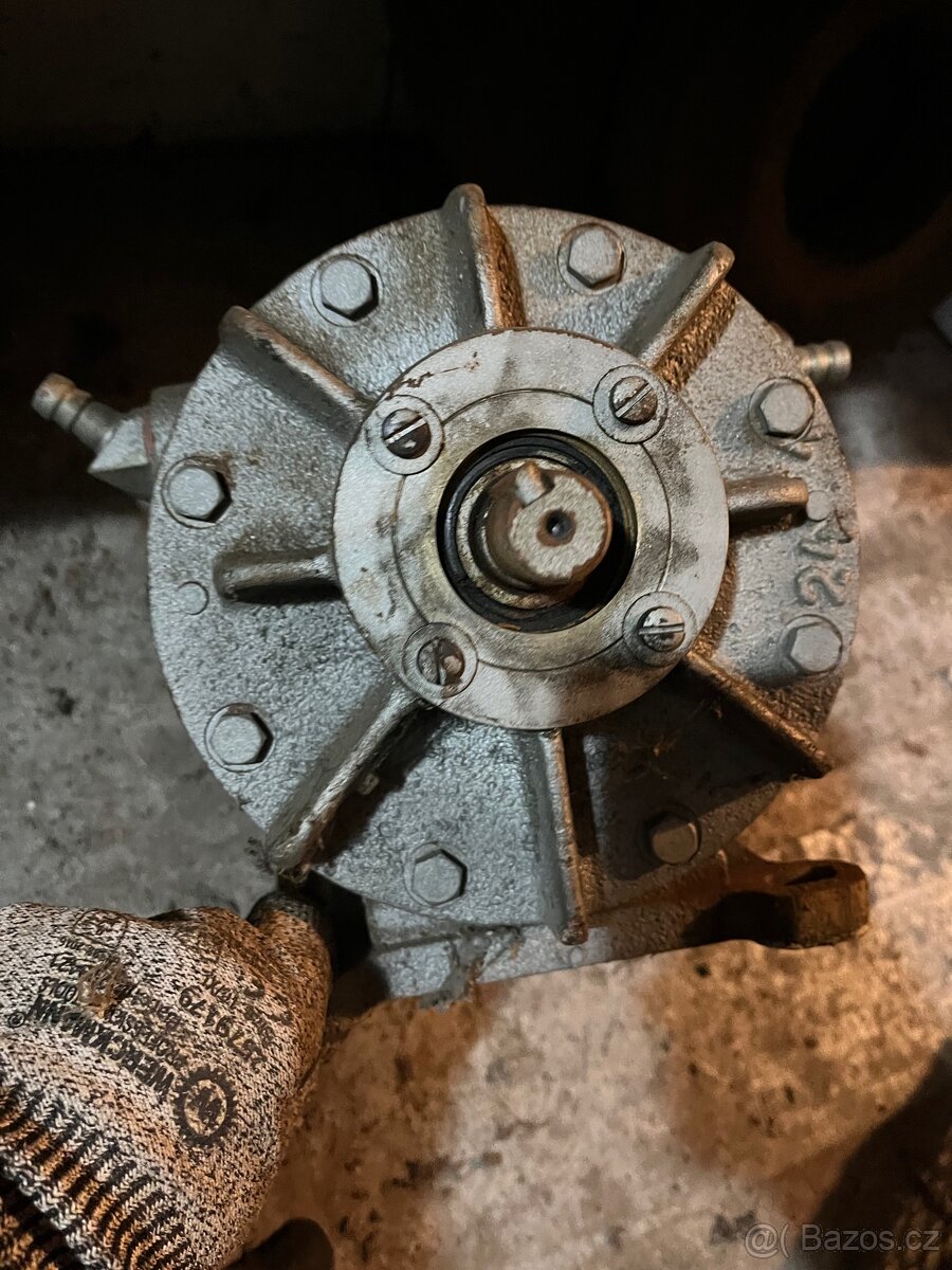 rotační lamelový kompresor nebo vývěva - 3