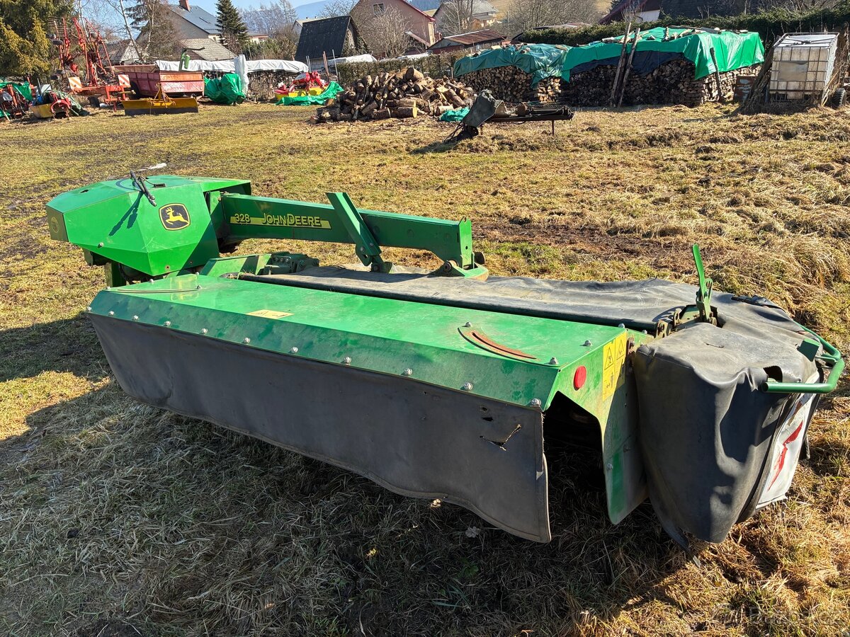 Disková sekačka John Deere 328 - 3