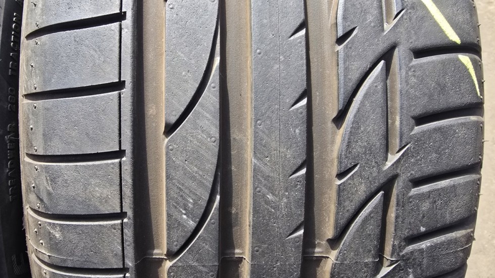 Letní pneu 235/40/19 Bridgestone - 3