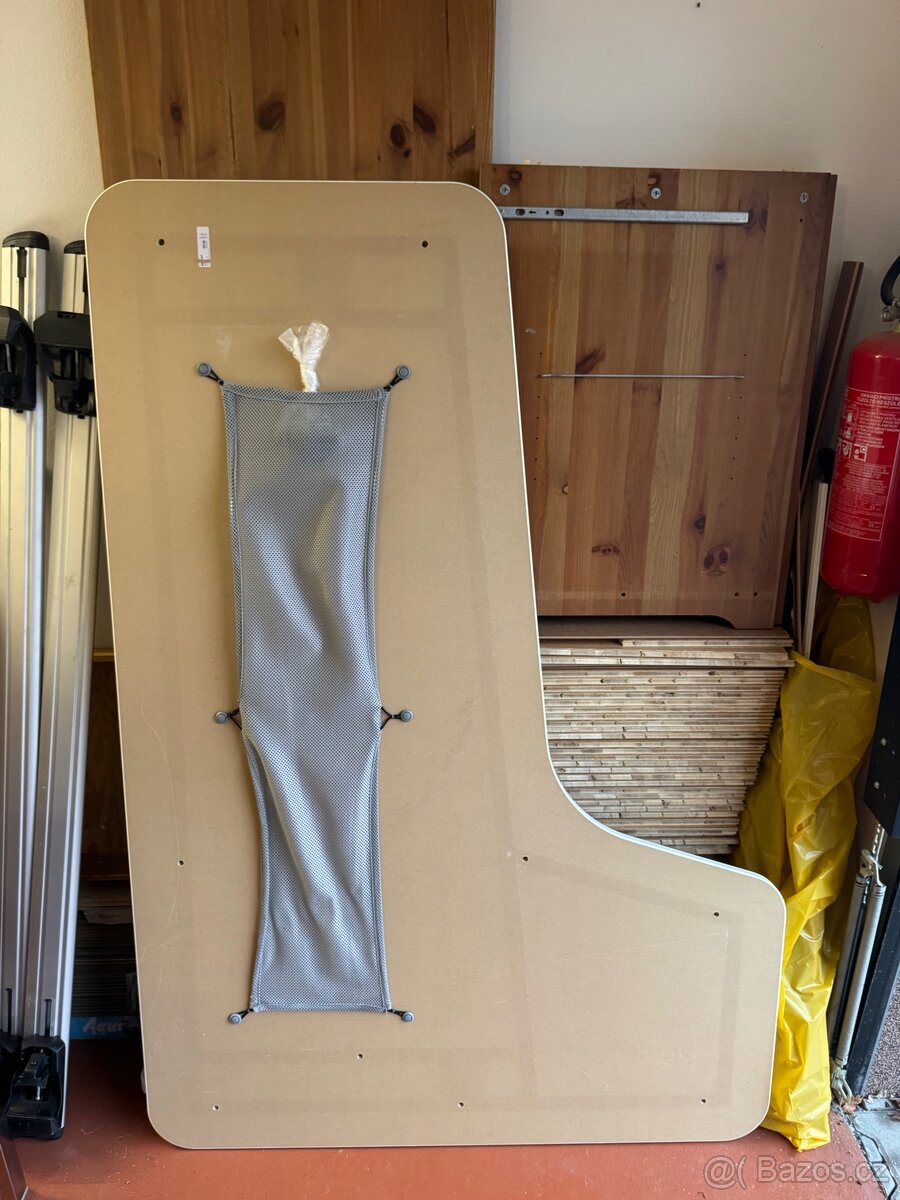 IKEA BEKANT rohový stůl - 3