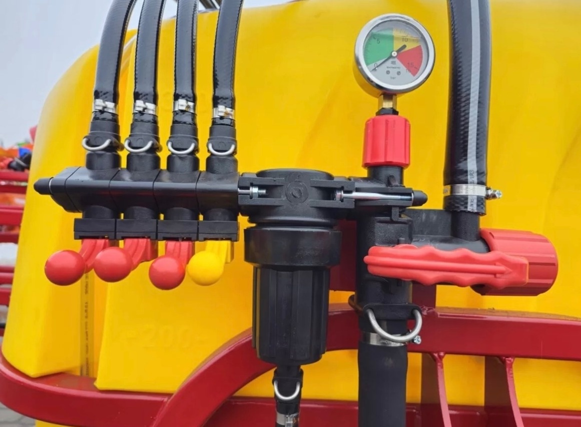 Postřikovač na traktor Strumyk - 3
