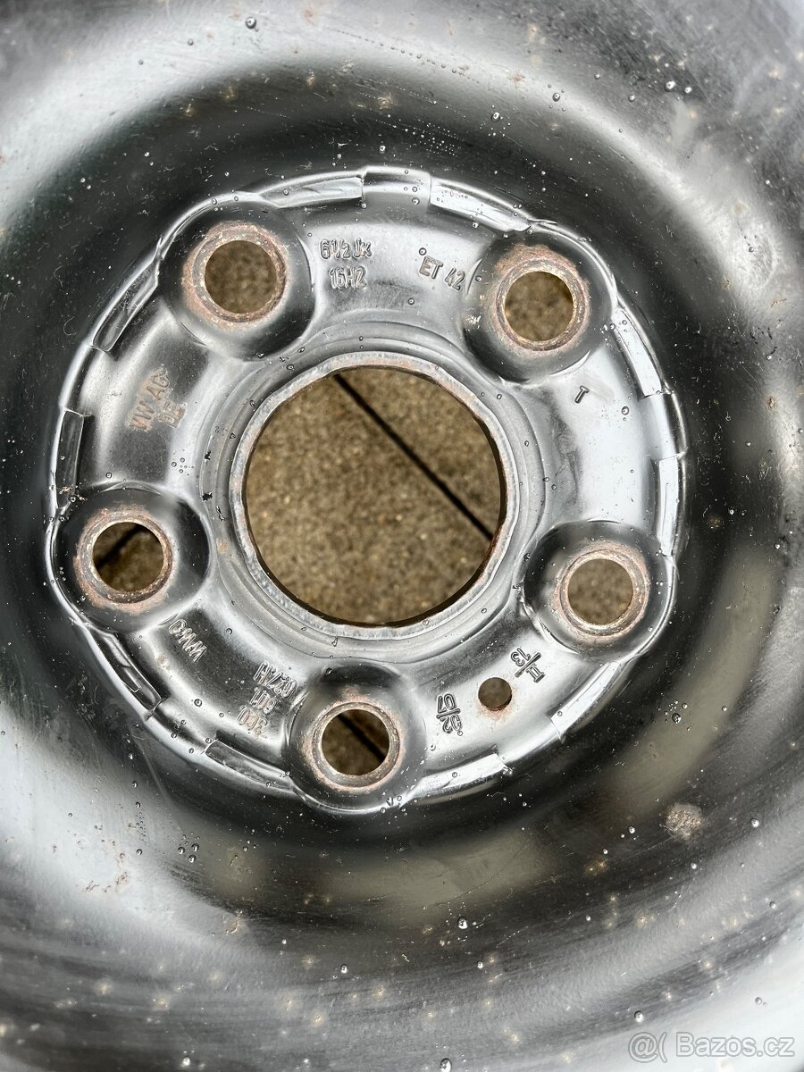 4x plechový disky 5x112 R16, zimní pneu 80% - 3