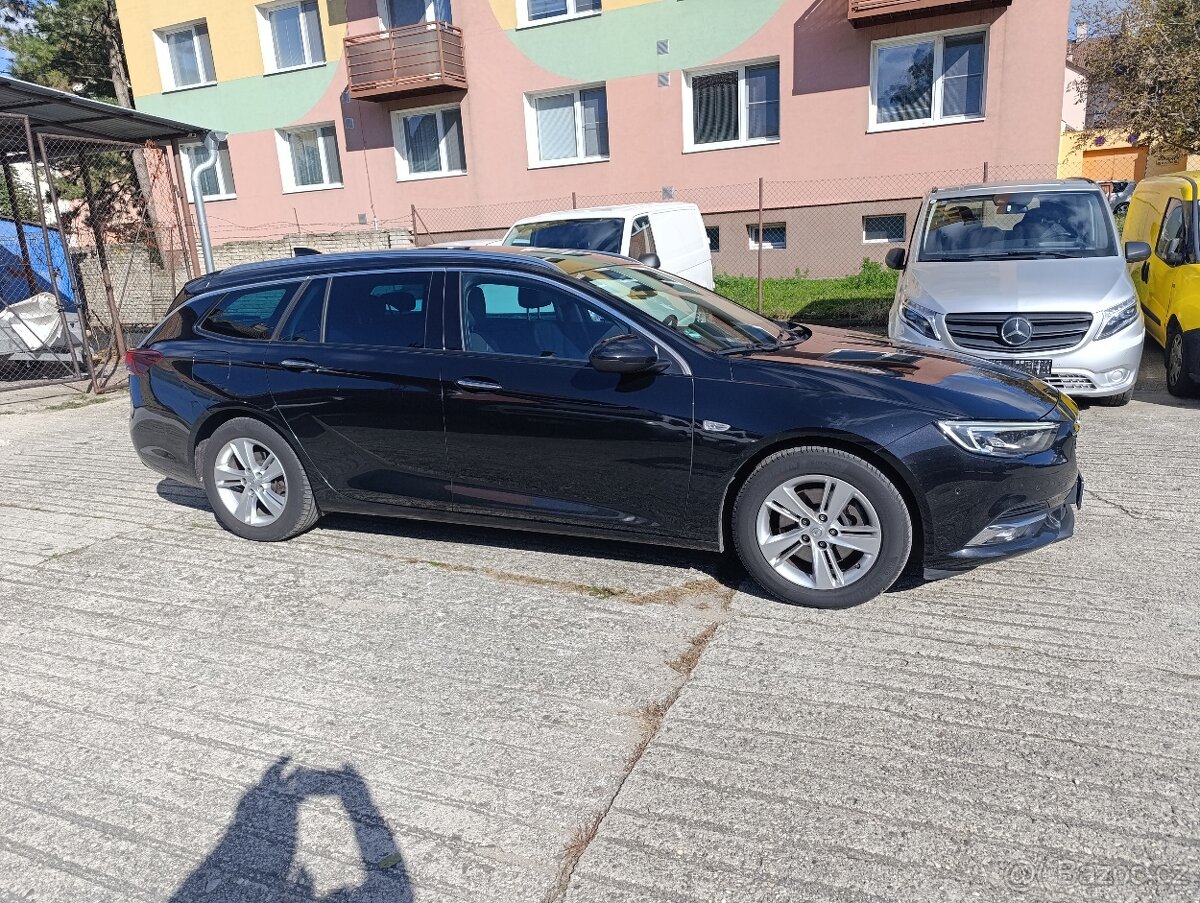 Opel Insignia B Sport Tourer Benzín - 3