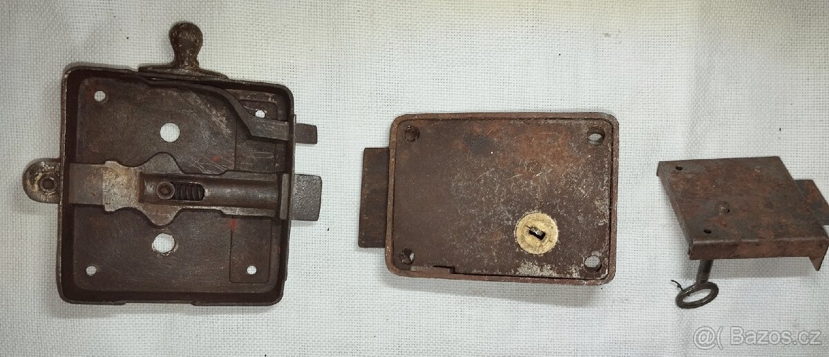 Staré dveřní Zámky, visací zámky a klíče - 3