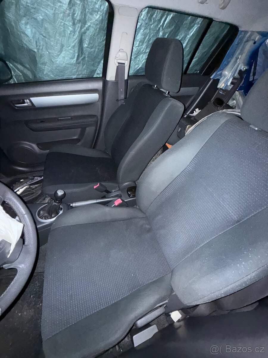 Sedačky Suzuki Swift 3 - 3