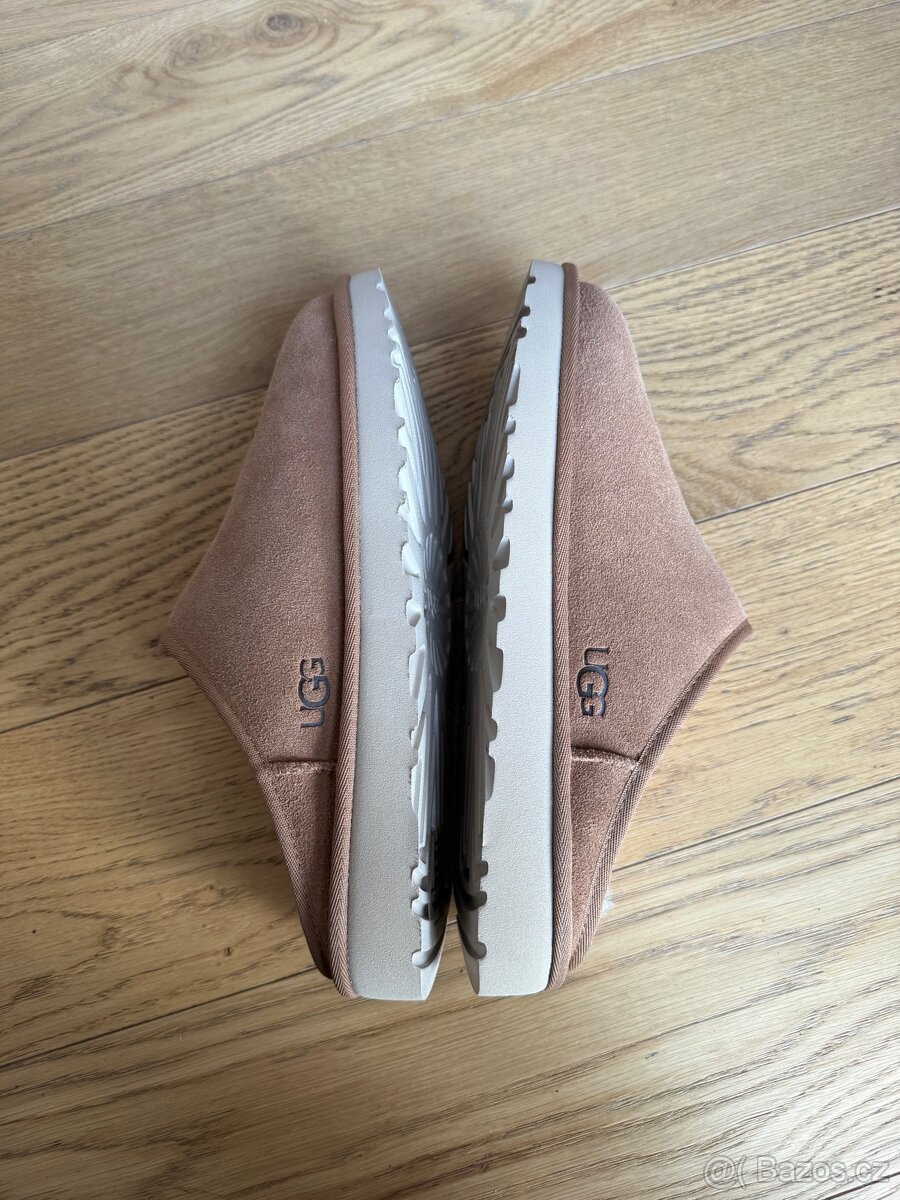 UGG Clasic slip-on - 3