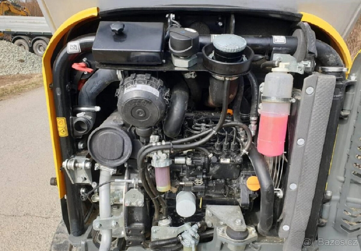 18,8 HP(14 kW-)3 válce,1 116 cm³•minibagr•WackerNeusonET16 - 3