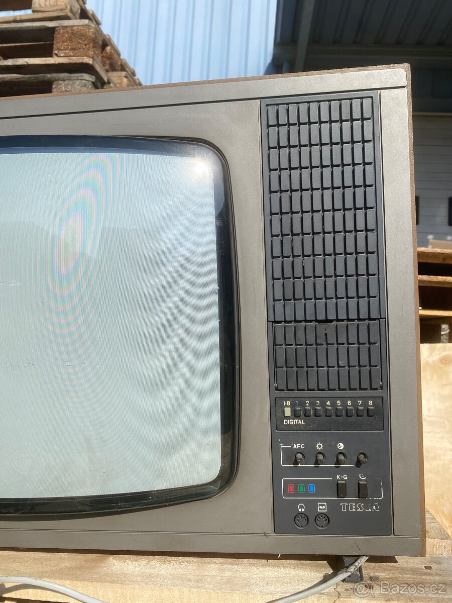 Retro televize Tesla Color 424 – 80. léta - 3