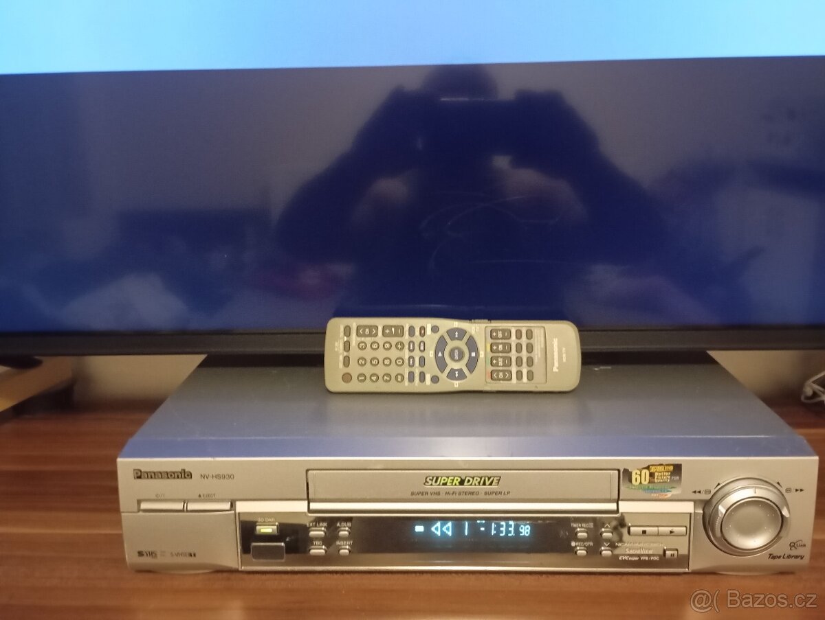 Prodám videorekordér Panasonic NV-HS930 - 3