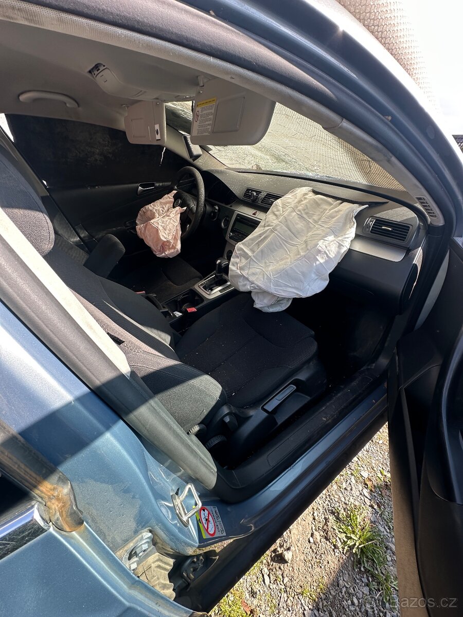 Prodám náhradní díly na vw Passat B6 po bouračce - 3