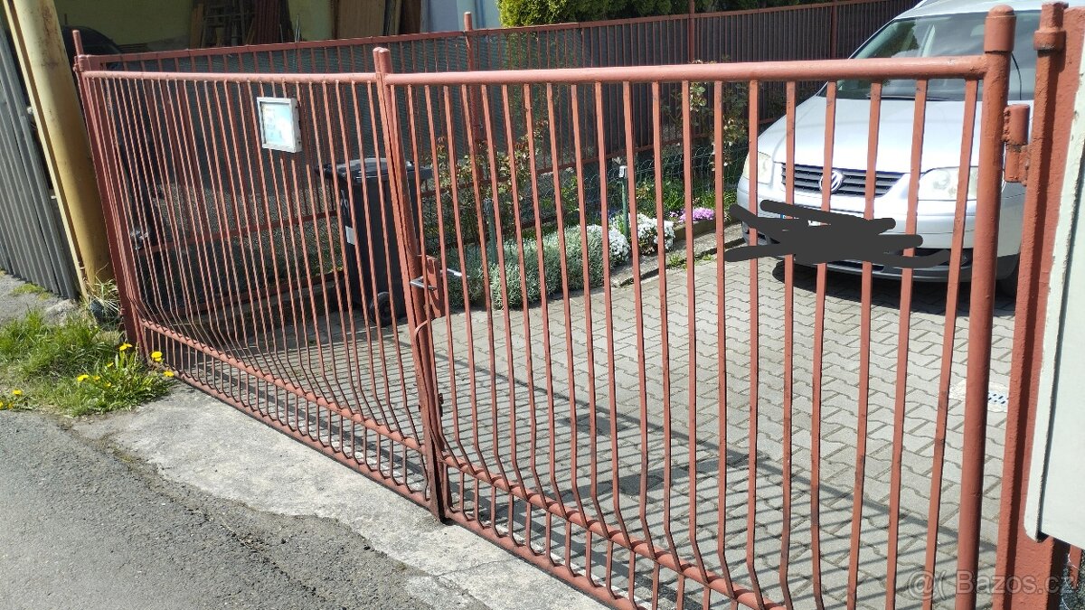 Vrata ,oplocení. - 3