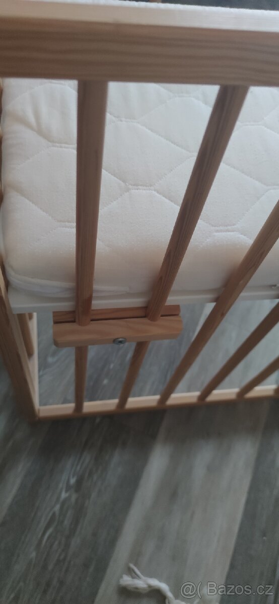 Přístavná dětská postýlka + matrace - 3