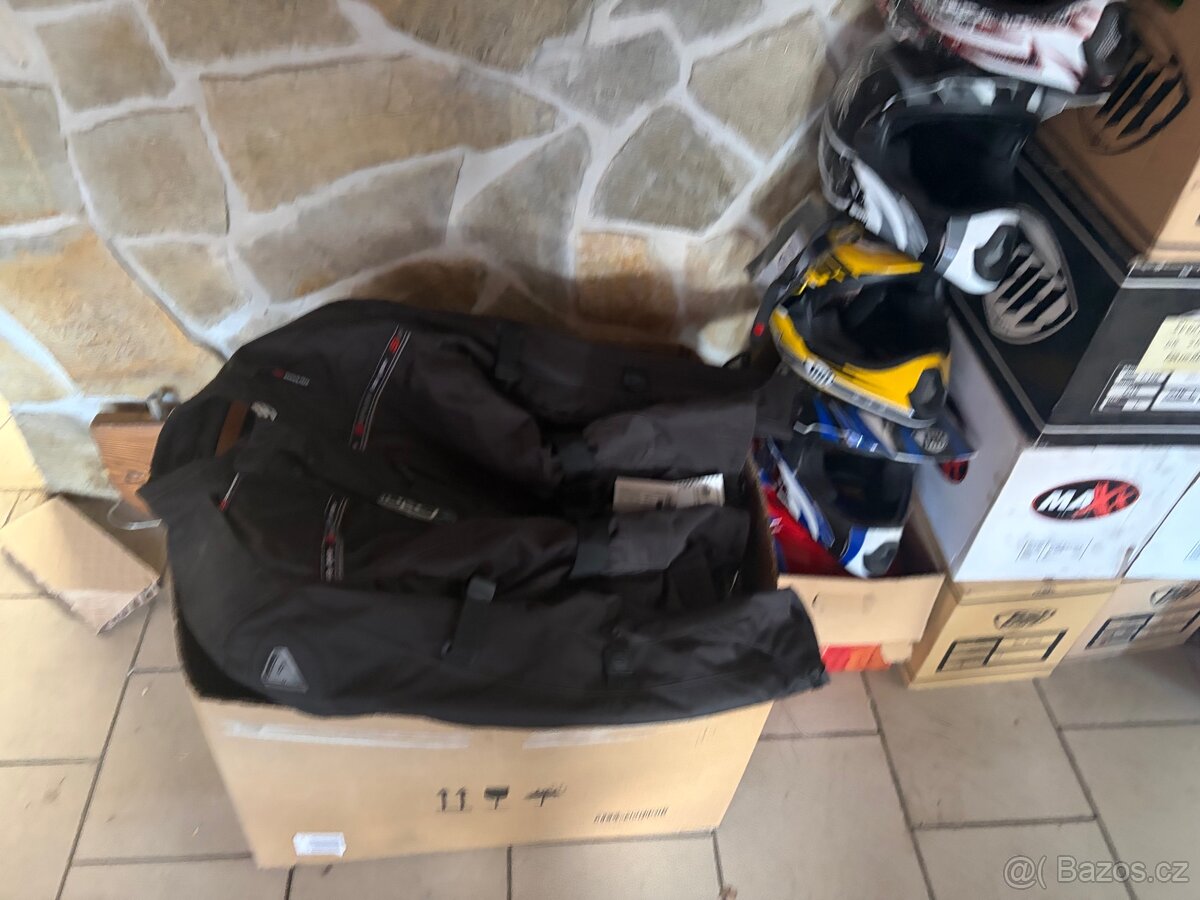 Moto oblečení, helmy. - 3