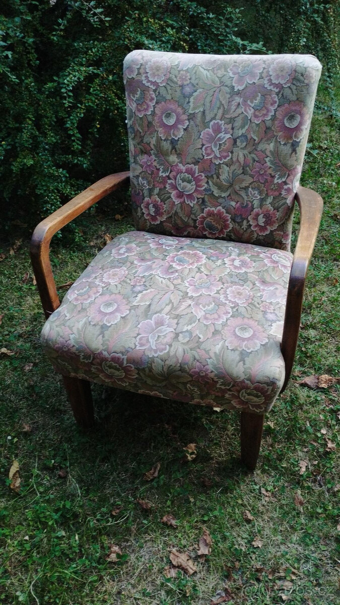 Historické křeslo s dřevěnými područkami - 3
