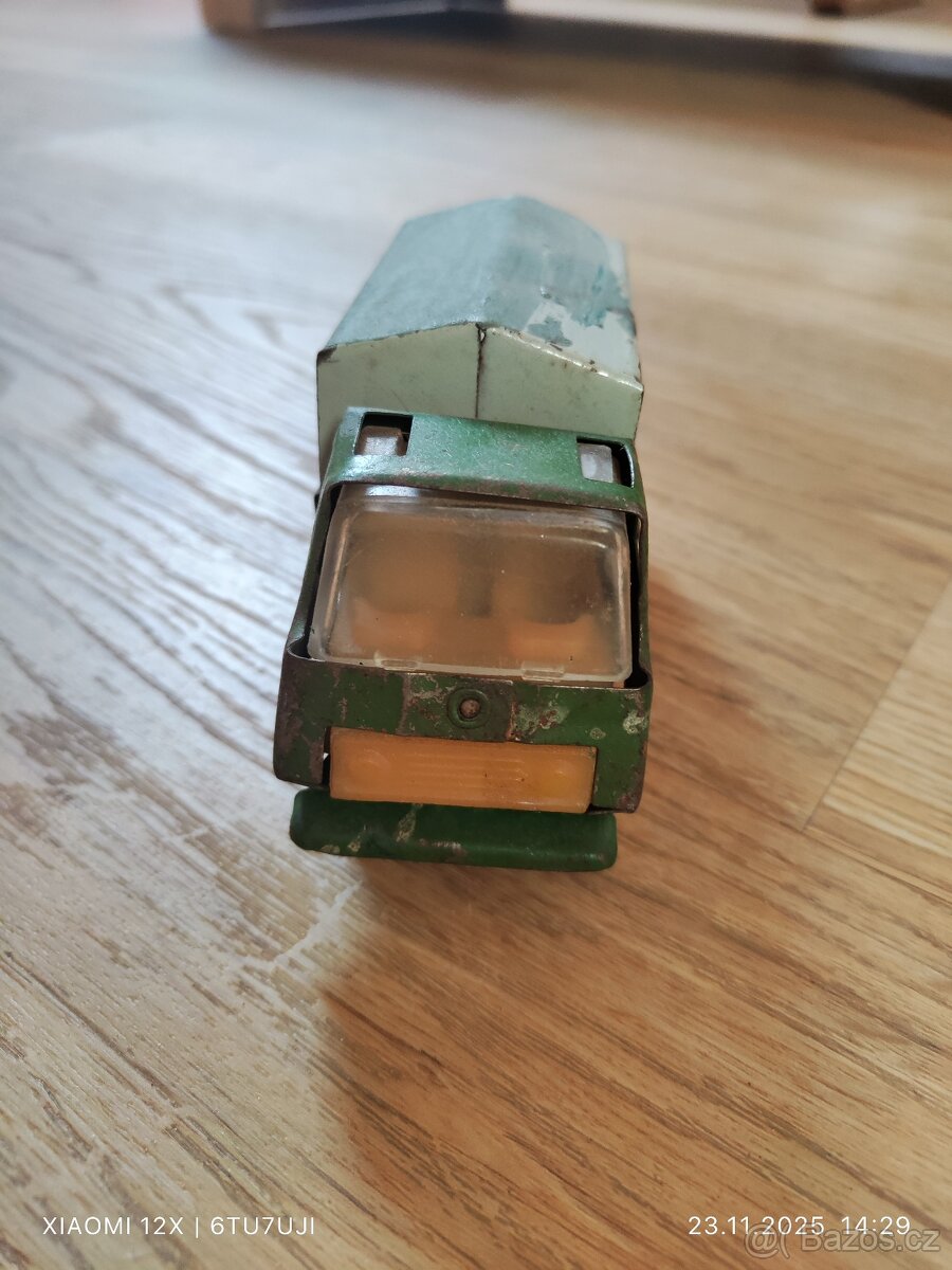 Prodám staré plechové nákl.autíčko - 3