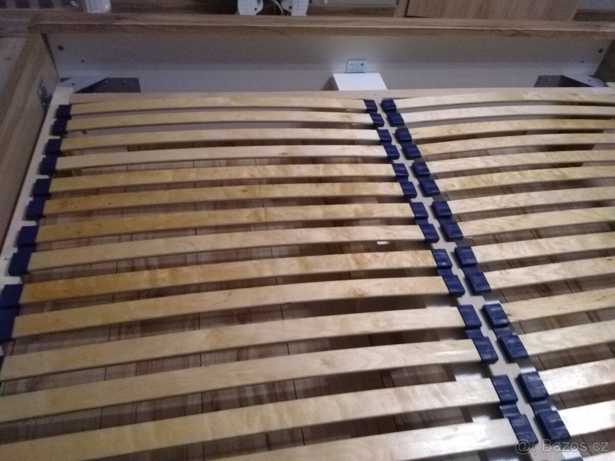 Prodám postelový rám s roštem 2 x (80x200) - dřevotříska - 3