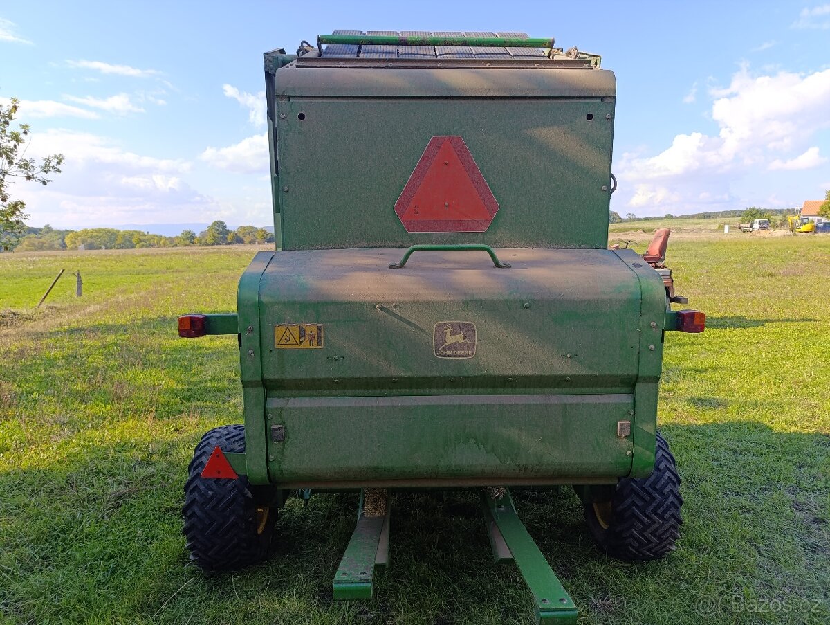 Lis na kulaté balíky John Deere 590 - 3