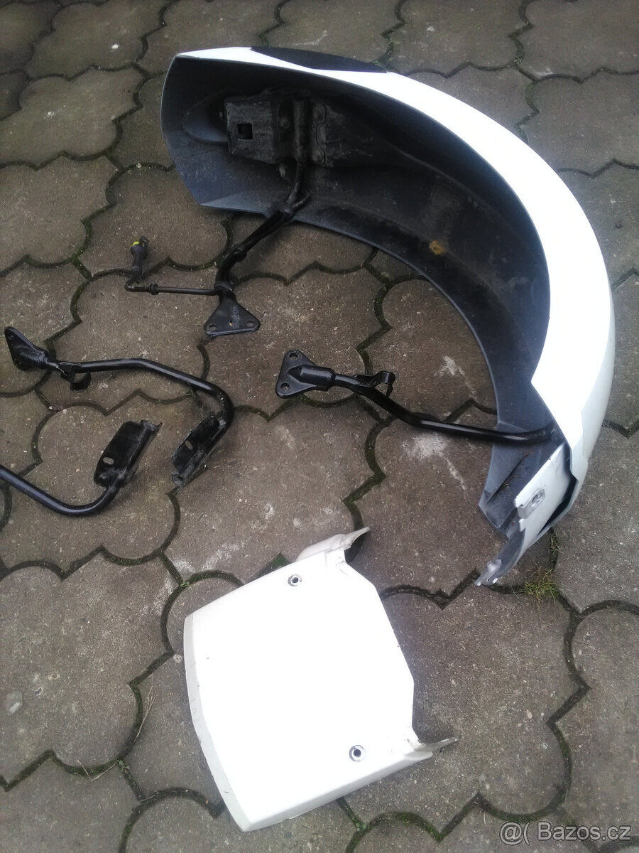 Blatník CAN-AM SPYDER ROADSTER - 3